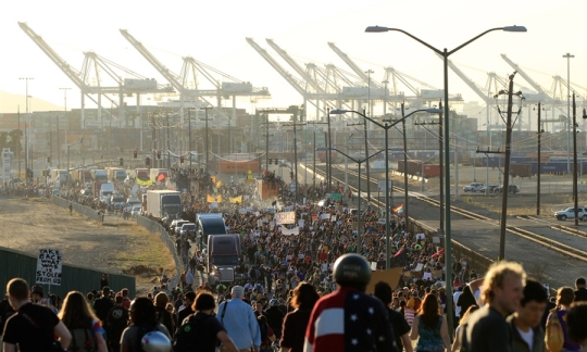 Occupy-Oakland-General-Strike-view-from-Adeline-St.-Bridge-to-Port-of-Oakland-110211